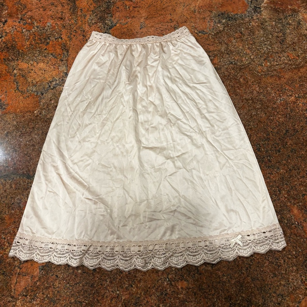 Olga Secret Hug Vintage Beige Half Slip Lace Accents Size ST Ethereal Dainty